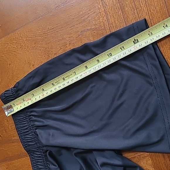 *SOLD* Under Armour kids short sz 6 - Picture 8 of 11